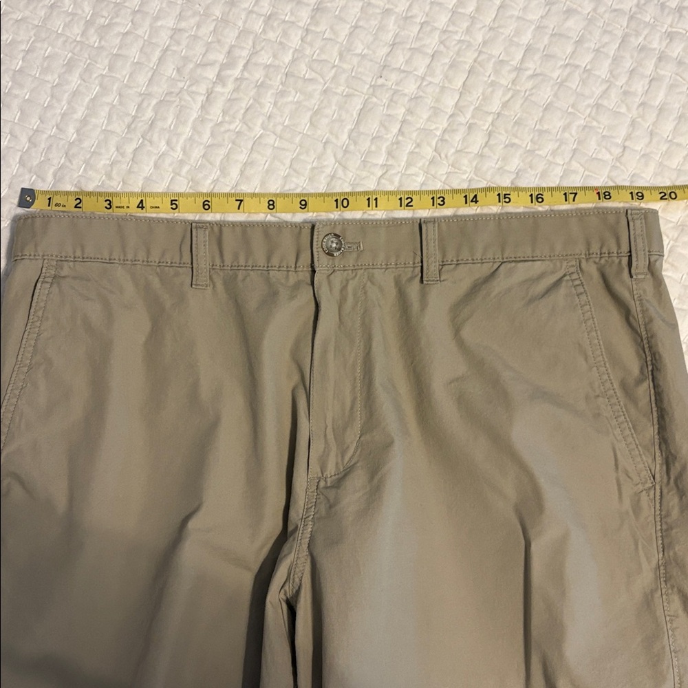 Eddie Bauer Men's Khaki Flat Front Shorts - Picture 8 of 10